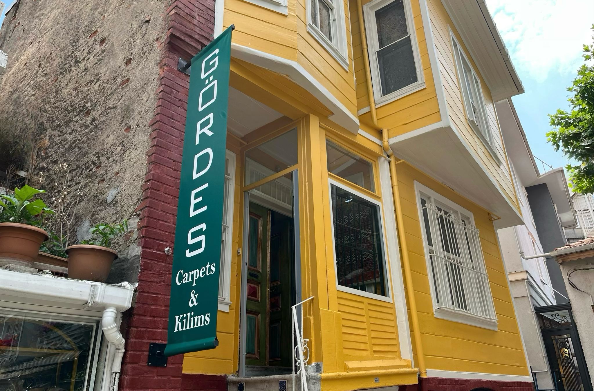 The yellow timber façade of the Gordes shop in Sultanahmet, Istanbul